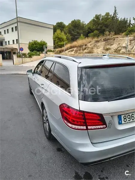 Usado Mercedes E220 Avantgarde 170 CV (125 kW) 2014 Gris / plata Familiar