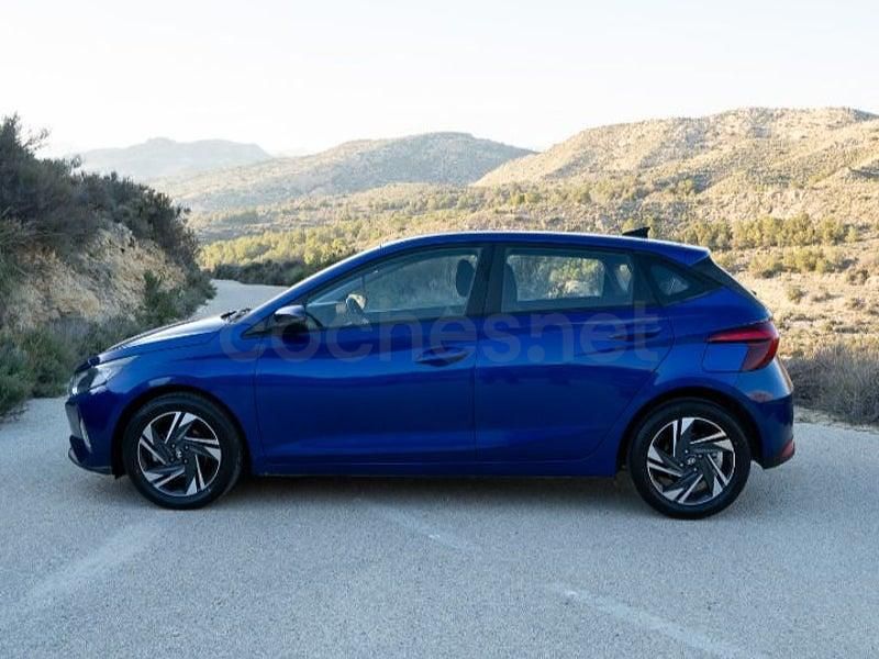 Usado Hyundai i20 100 CV (73 kW) 2022 Azul Utilitario