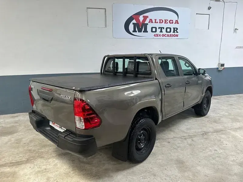 Usado Toyota HiLux 150 CV (110 kW) 2023 Verde Pickup/Camioneta