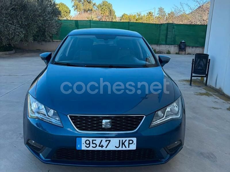 Usado Seat Leon Ecomotive 110 CV (80 kW) 2016 Azul Berlina