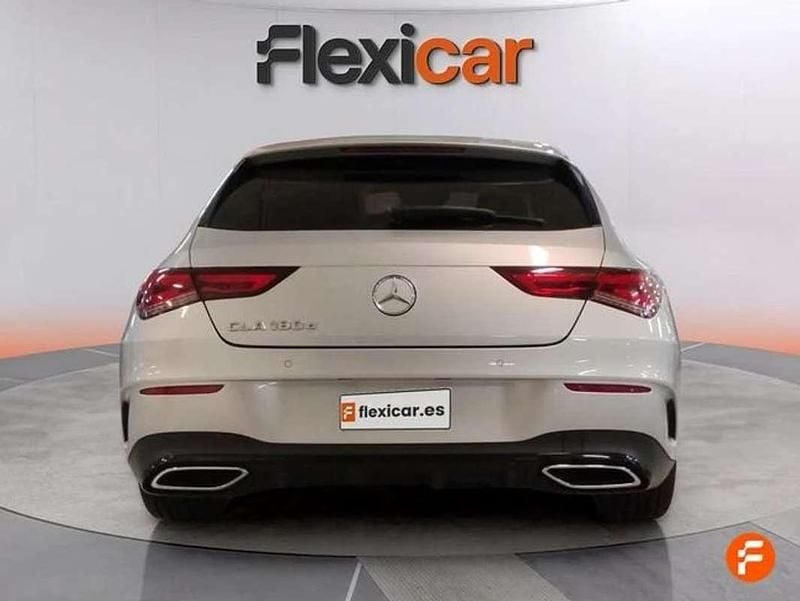 Usado Mercedes CLA180 Shooting Brake 116 CV (85 kW) 2021 Gris Familiar