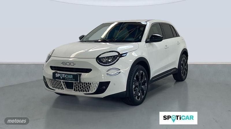 Blanco Usado 2024 Fiat 600 La Prima SUV | 23.900 € (Buen precio) - Imagen 1/4