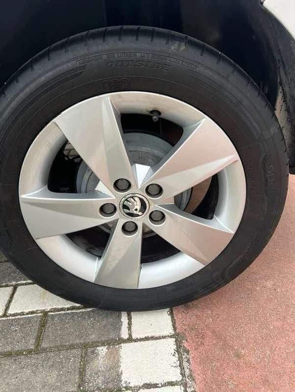 Usado Skoda Fabia 69 CV (50 kW) 2014 Blanco Utilitario