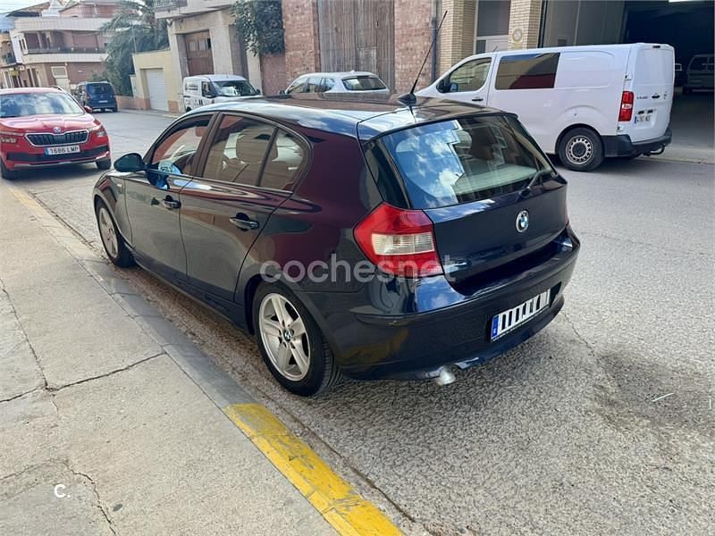 Begagnad BMW 118 122 HK (89 kW) 2006 Blå Halvkombi