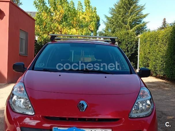 Rojo Usado 2012 Renault Clio IV Berlina | 4990 € (Buen precio) - Imagen 1/4