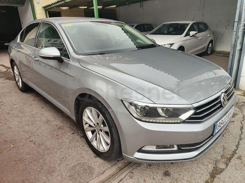 Usado VW Passat Advance 150 CV (110 kW) 2018 Gris / plata Berlina
