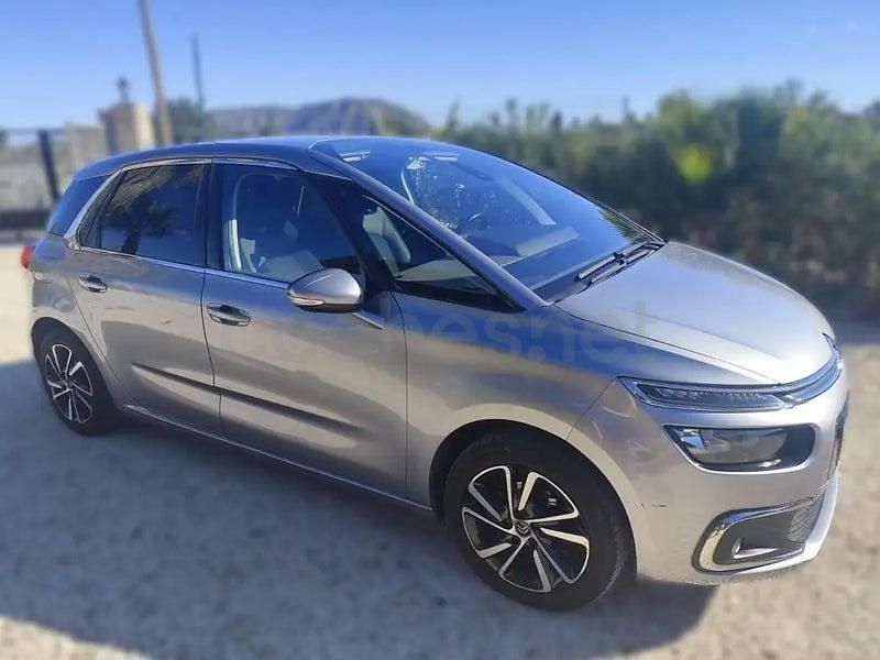 Usado Citroën Grand C4 Picasso Live 120 CV (88 kW) 2018 Gris / plata Monovolumen
