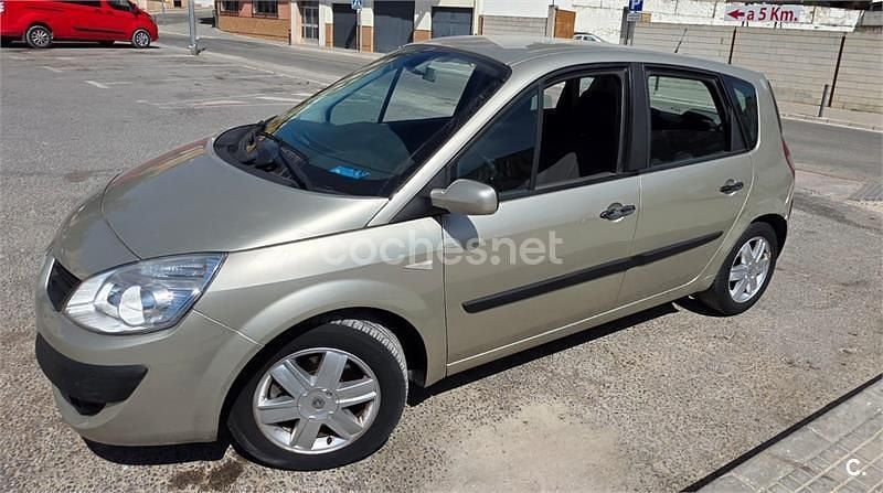 Usado Renault Scénic II Dynamique 130 CV (95 kW) 2007 Beige Monovolumen