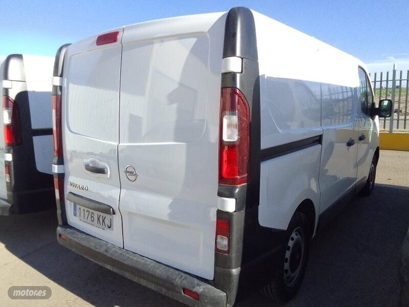 Usado Opel Vivaro 125 CV (91 kW) 2018 Blanco Monovolumen