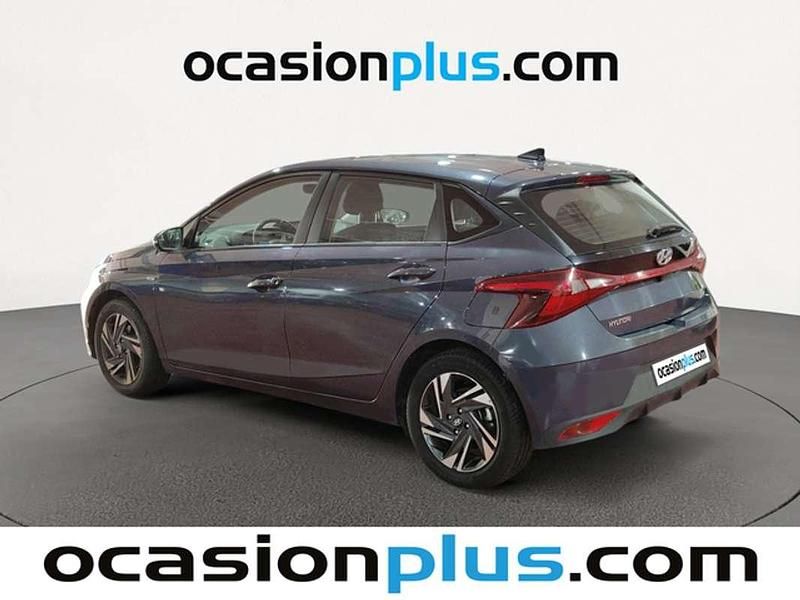 Usado Hyundai i20 101 CV (74 kW) 2022 Gris Utilitario