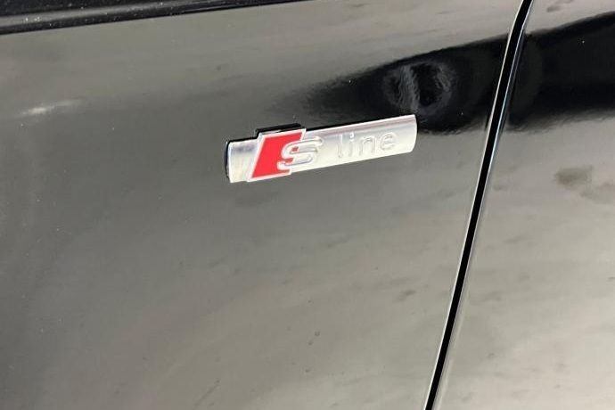 Usado Audi A3 S-Line 115 CV (84 kW) 2018 Negro