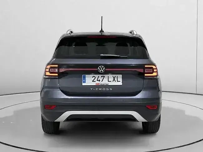 Usado VW T-Cross Advance 110 CV (80 kW) 2022 Gris SUV