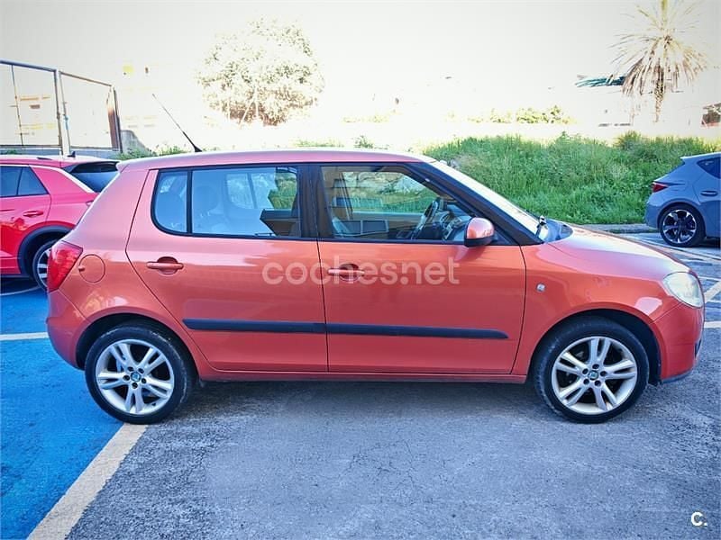 Usado Skoda Fabia 70 CV (51 kW) 2008 Naranja Berlina