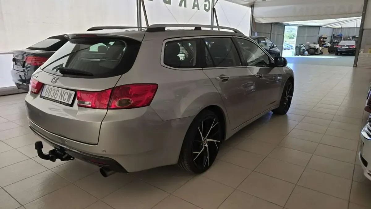 Usado Honda Accord Elegance 156 CV (114 kW) 2011 Gris Familiar