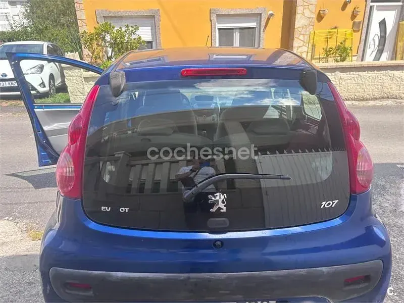 Usado Peugeot 107 54 CV (39 kW) 2006 Azul Utilitario