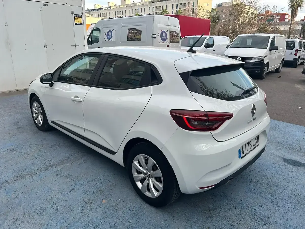Käytetty Renault Clio V SE 67 HP (49 kW) 2022 Valkoinen Sedan