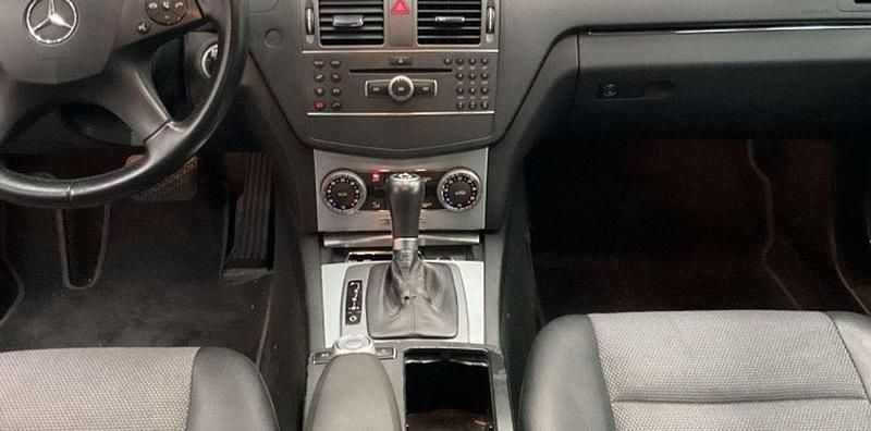 Usado Mercedes C220 Avantgarde 170 CV (125 kW) 2011 Azul Familiar