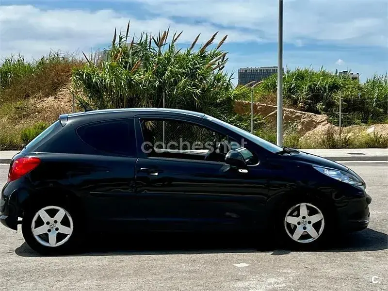 Usado Peugeot 207 90 CV (66 kW) 2006 Negro Berlina