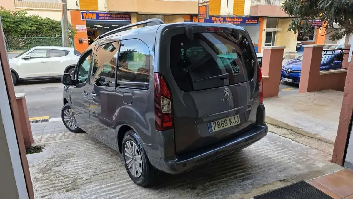 Usado Peugeot TePee Outdoor 99 CV (72 kW) 2018 Gris Van