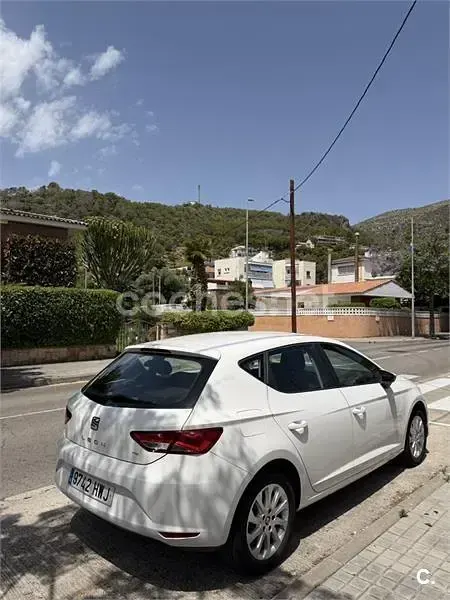 Usado Seat Leon Reference 105 CV (77 kW) 2014 Blanco Berlina