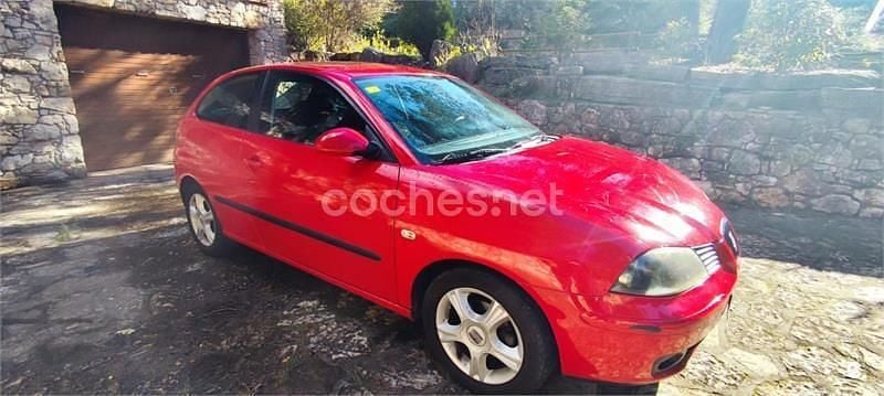 Usado Seat Ibiza 100 CV (73 kW) 2005 Rojo Utilitario
