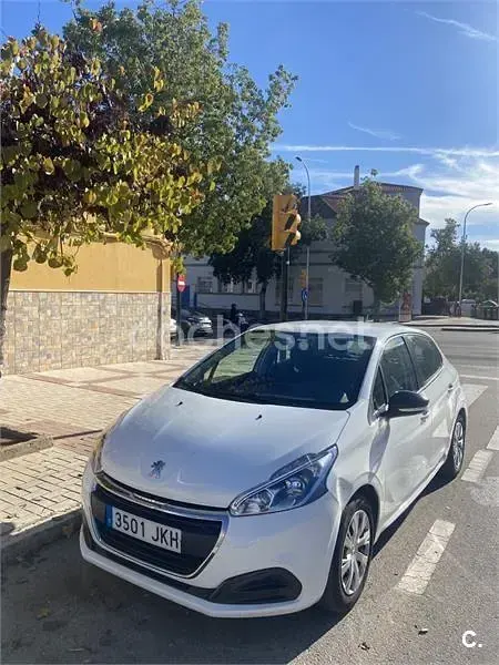 Usado Peugeot 208 Active 100 CV (73 kW) 2015 Blanco Utilitario