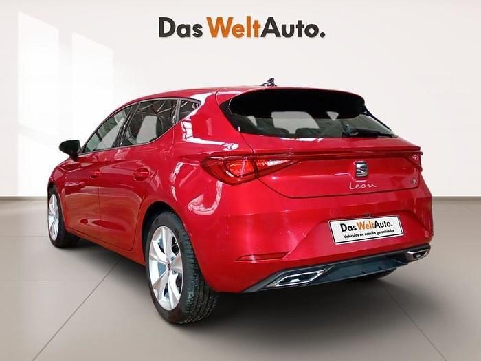 Usado Seat Leon FR 116 CV (85 kW) 2025 Rojo Berlina