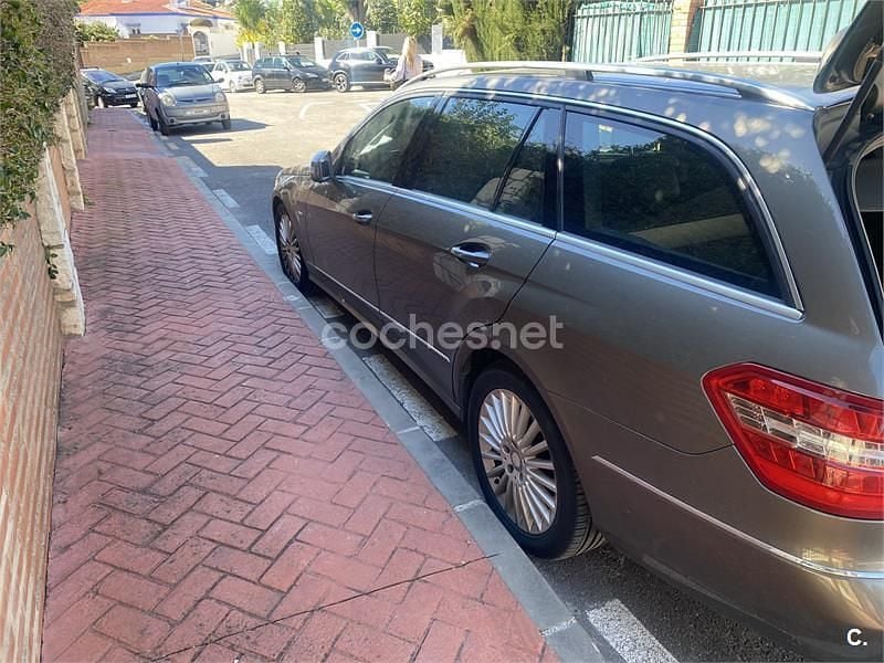 Usado Mercedes E200 Avantgarde 136 CV (100 kW) 2010 Gris / plata Familiar