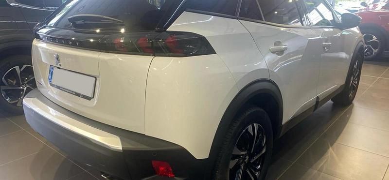 Usado Peugeot 2008 Allure 110 CV (80 kW) 2021 Blanco SUV