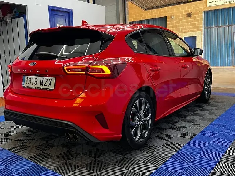 Usado Ford Focus ST-Line 125 CV (91 kW) 2025 Rojo Berlina