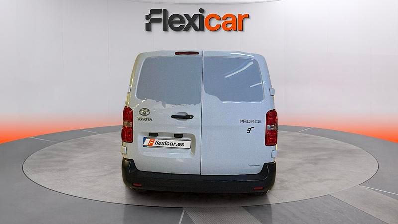 Usado Toyota Proace Plus 120 CV (88 kW) 2023 Blanco Monovolumen