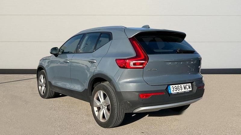 Usado Volvo XC40 Momentum 163 CV (119 kW) 2022 Gris SUV