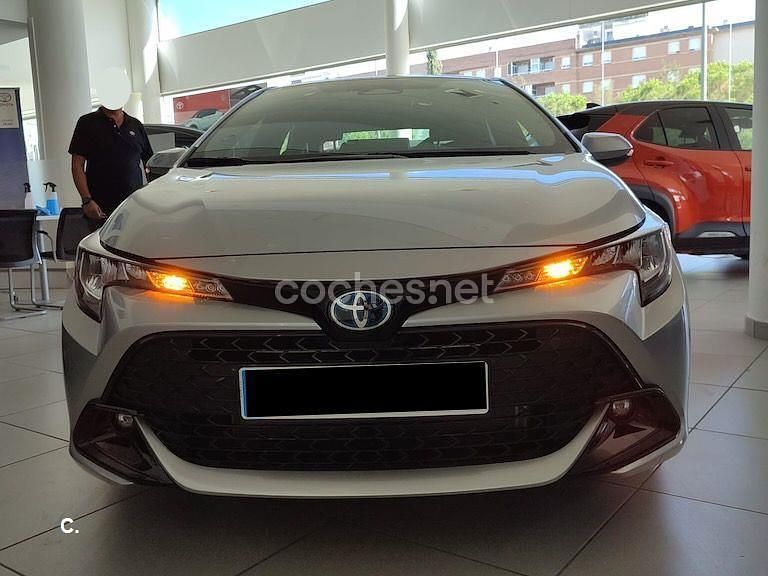 Gris / plata Usado 2023 Toyota Corolla Active Berlina | 22.500 € (Buen precio) - Imagen 1/4