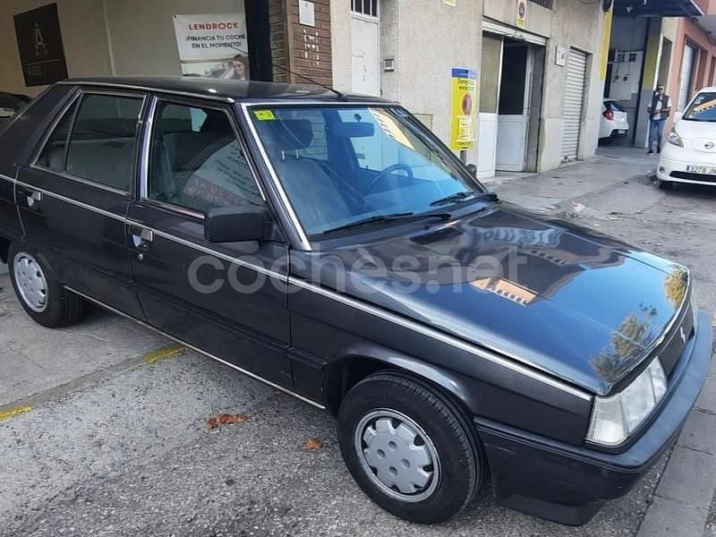 Usado Renault R11 60 CV (44 kW) 1988 Gris / plata Utilitario