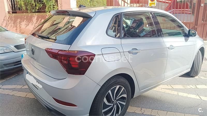 Usado VW Polo Life 110 CV (80 kW) 2022 Gris / plata Utilitario
