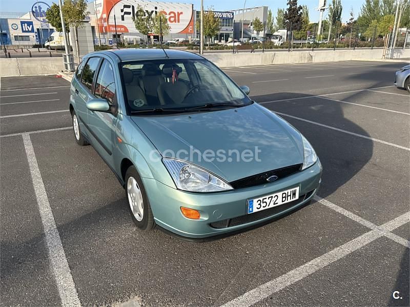 Verde Usado 2001 Ford Focus Ambiente Berlina | 3200 € (Precio justo) - Imagen 1/4