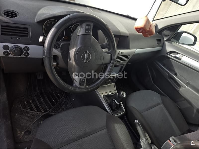 Usado Opel Astra Enjoy 100 CV (73 kW) 2004 Gris / plata Berlina