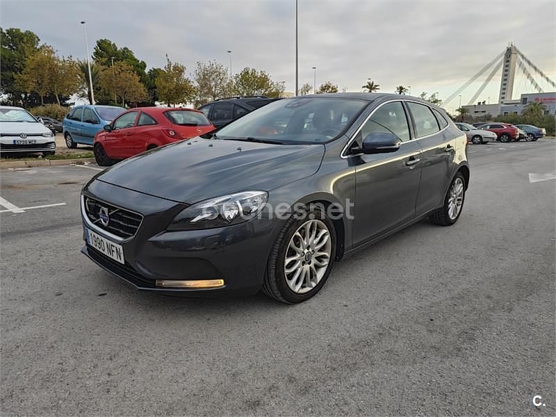 Gris / plata Usado 2013 Volvo V40 R-Design Momentum Familiar | 12.700 € (Precio justo) - Imagen 1/4