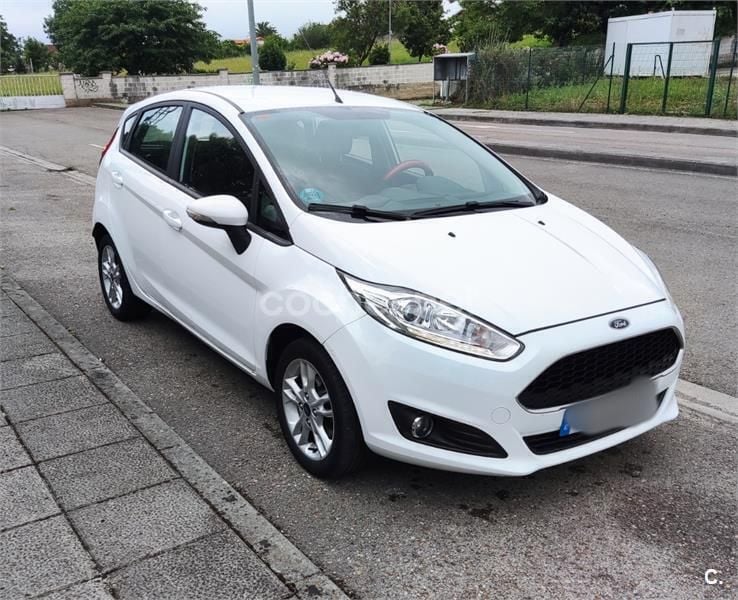 Blanco Usado 2017 Ford Fiesta Trend Utilitario | 9000 € (Buen precio) - Imagen 1/4