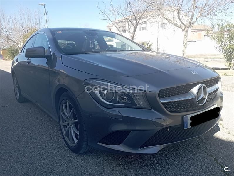 Usado Mercedes CLA220 Urban 170 CV (125 kW) 2013 Gris / plata Berlina