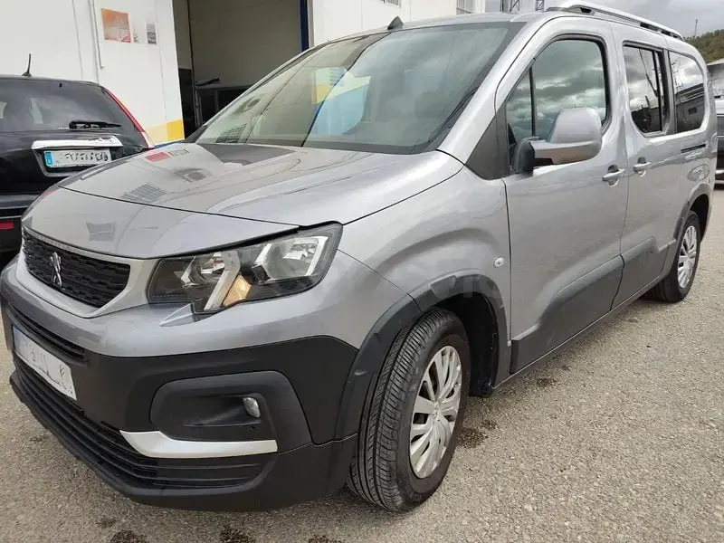 Usado Peugeot Rifter Active 130 CV (95 kW) 2019 Gris / plata Monovolumen