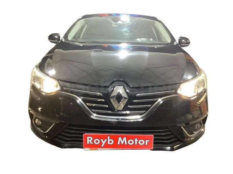 Usado Renault Mégane IV Zen 140 CV (102 kW) 2019 Negro Berlina