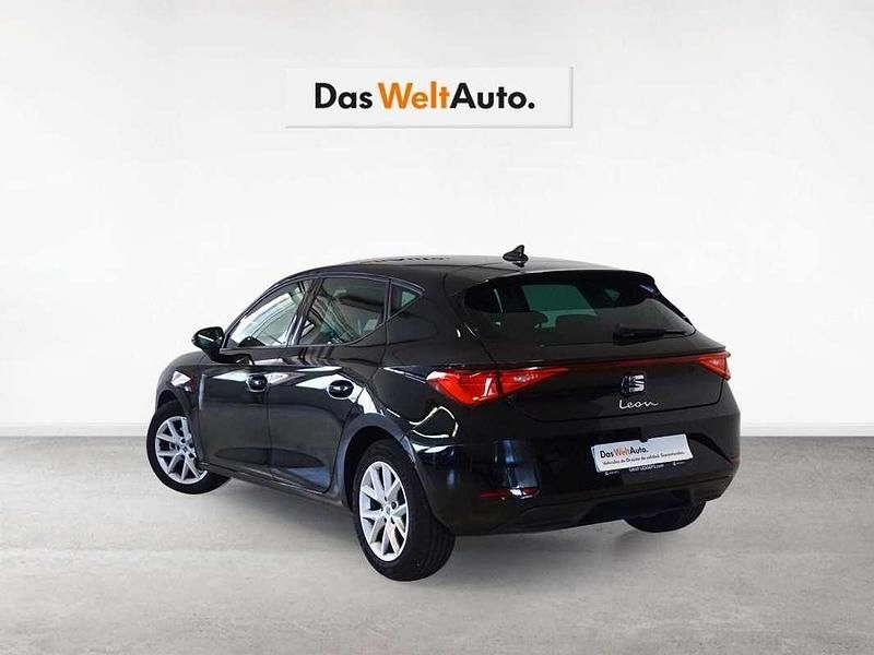 Usado Seat Leon Style 116 CV (85 kW) 2025 Negro Utilitario