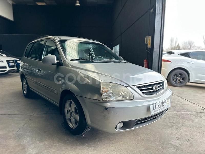 Usado Kia Carens LX 112 CV (82 kW) 2005 Gris / plata Monovolumen