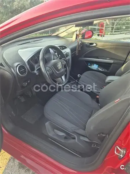 Usado Seat Leon I-Tech 105 CV (77 kW) 2012 Rojo Berlina