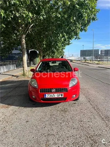 Usado Fiat Grande Punto Sport 95 CV (69 kW) 2009 Rojo Utilitario