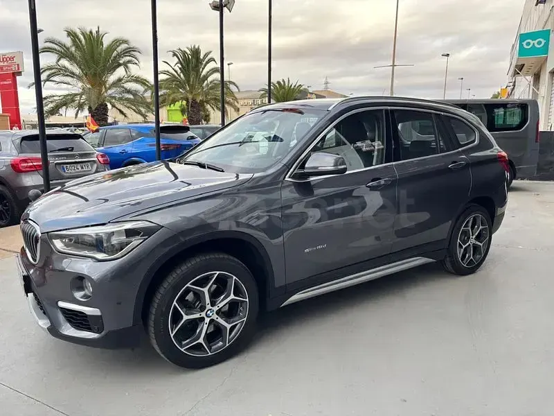 Usado BMW X1 Sport Line 150 CV (110 kW) 2018 Gris / plata SUV