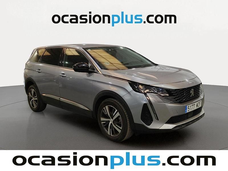 Usado Peugeot 5008 Allure 130 CV (95 kW) 2022 Gris / plata SUV