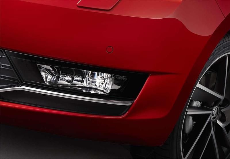 Usado Skoda Rapid Ambition 105 CV (77 kW) 2015 Rojo Utilitario