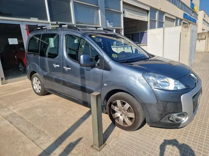 Usado Peugeot Partner Tepee Outdoor 92 CV (67 kW) 2011 Azul Monovolumen